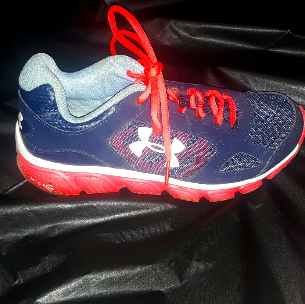 Under Armor Performance Sneakers - image 1